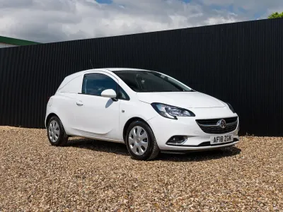 Used Vauxhall Corsa Sportive 95 HP (69 kW) 2018 White Hatchback