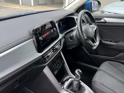 Used VW T-Roc Life 150 HP (110 kW) 2023 Ravenna blue metallic SUV