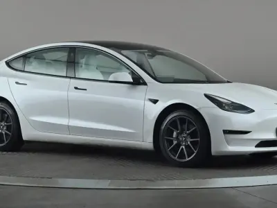 Używany Tesla Model 3 Long Range AWD 258 kW (351 KM) 2021 Biały Sedan/Limuzyna