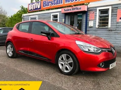 Used Renault Clio Dynamique 73 HP (53 kW) 2015 Red Hatchback