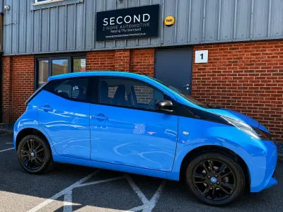 Usado Toyota Aygo X-cite 2015 Azul Utilitario