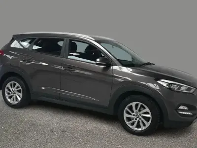 Usado Hyundai Tucson SE 141 CV (103 kW) 2018 Gris SUV