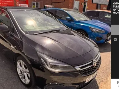 Used Vauxhall Astra SRi 105 HP (77 kW) 2018 Black Hatchback