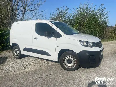 Used Peugeot Partner Premium 100 HP (73 kW) 2023 White MPV