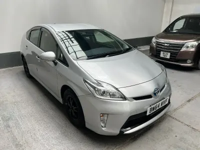 Usado Toyota Prius T4 136 HP (100 kW) 2019 Prateado Citadino
