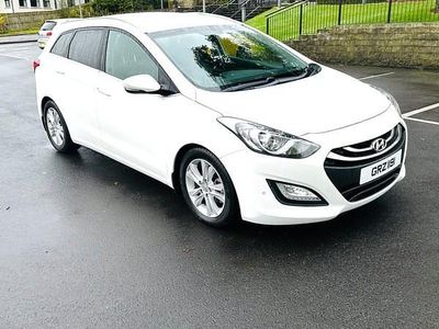 Used Hyundai i30 Style 128 HP (94 kW) 2013 White Estate