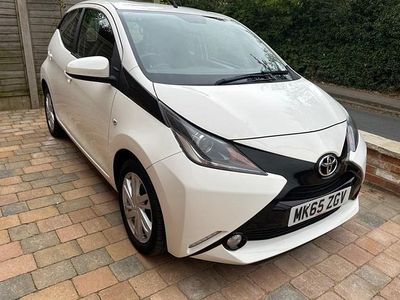 Used Toyota Aygo x-press 69 HP (50 kW) 2015 White Hatchback