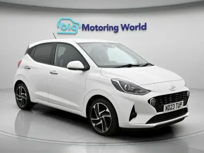 Used Hyundai i10 Premium 67 HP (49 kW) 2023 White Hatchback