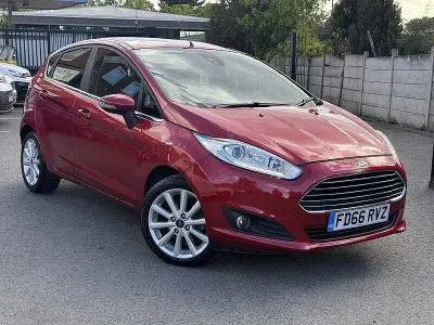 Used Ford Fiesta Titanium 100 HP (73 kW) 2016 Red Hatchback