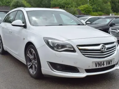 Used Vauxhall Insignia Edition 163 HP (119 kW) 2014 White Estate