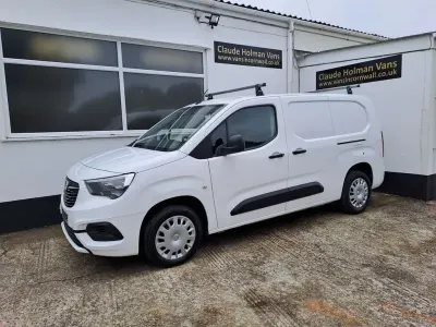 Used Vauxhall Combo Sportive 100 HP (73 kW) 2020 White MPV
