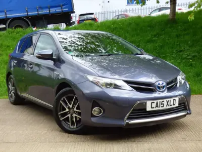 Usado Toyota Auris Hybrid 136 HP (100 kW) 2015 Azul Citadino
