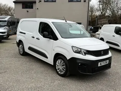 Used Peugeot Partner Premium 131 HP (96 kW) 2021 White MPV