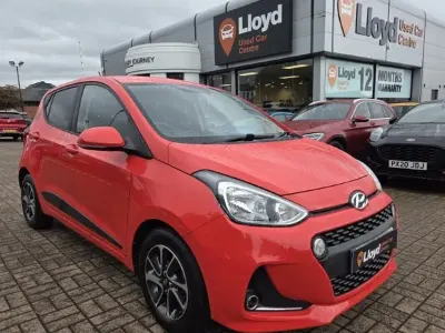 Used Hyundai i10 Premium 66 HP (48 kW) 2020 Red Hatchback