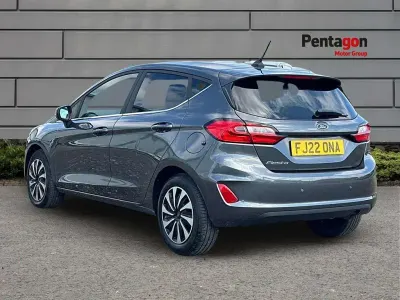 Usado Ford Fiesta Titanium 99 CV (72 kW) 2022 Gris Utilitario