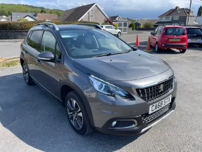 Begagnad Peugeot 2008 Allure Premium 2018 Grå SUV