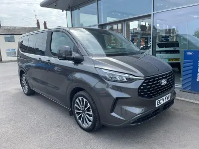 Usado Ford Tourneo Titanium X 170 HP (125 kW) 2024 Cinzento Monovolume
