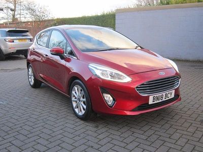 Begagnad Ford Fiesta Titanium 2018 Röd Halvkombi