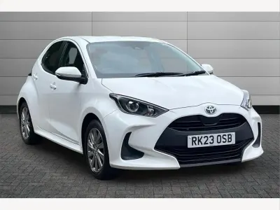 Used Toyota Yaris Hybrid 116 HP (85 kW) 2023 White Hatchback