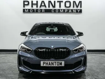Begagnad BMW M135 Comfort Edition 306 HK (225 kW) 2024 Grå Halvkombi