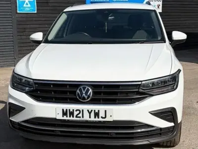 Usado VW Tiguan Life 150 HP (110 kW) 2021 Branco SUV