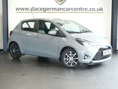 Used Toyota Yaris 100 HP (73 kW) 2018 Grey Hatchback