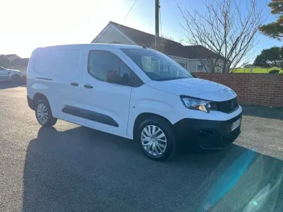 Begagnad Peugeot Partner 101 HK (74 kW) 2021 Vit Minibuss