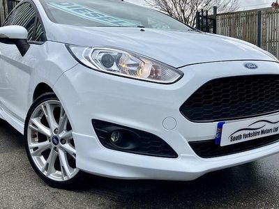 Used Ford Fiesta Zetec 95 HP (69 kW) 2014 White Hatchback