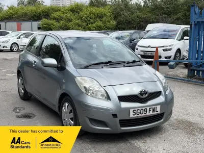 Usado Toyota Yaris 2009 Prateado Citadino