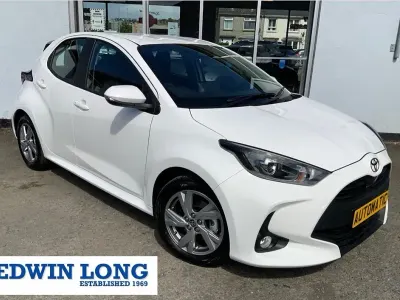Używany Toyota Yaris 116 KM (85 kW) 2025 Biały Hatchback
