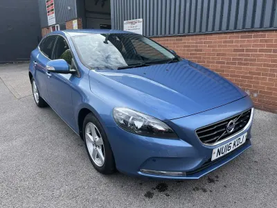 Used Volvo V40 122 HP (89 kW) 2016 Blue Hatchback