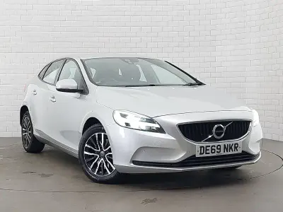 Used Volvo V40 Momentum 122 HP (89 kW) 2019 Silver Hatchback