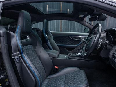 Usado Jaguar F-Type SVR 450 HP (330 kW) 2020 Preto Coupé