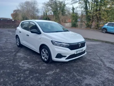 Used Dacia Sandero Essentiel 90 HP (66 kW) 2021 White Hatchback