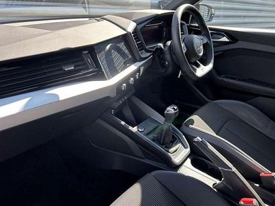 Used Audi A1 Black Edition 94 HP (69 kW) 2022 White SUV