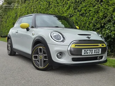 Usado Mini Cooper SE Hatch 135 kW (184 CV) 2020 Plateado Utilitario