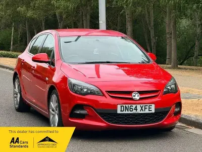 Used Vauxhall Astra 115 HP (84 kW) 2014 Red Hatchback
