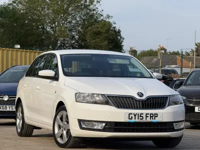 Used Skoda Rapid SE 90 HP (66 kW) 2015 White Hatchback