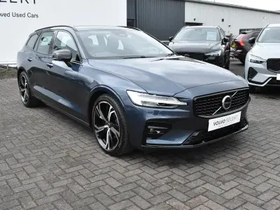 Usado Volvo V60 Plus 195 CV (143 kW) 2025 Azul Familiar