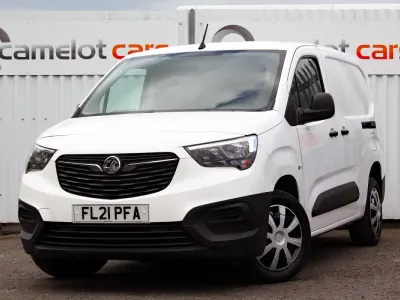 Used Vauxhall Combo 100 HP (73 kW) 2021 White MPV