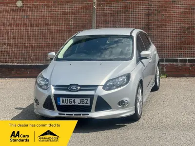 Used Ford Focus Zetec 115 HP (84 kW) 2014 Silver Hatchback