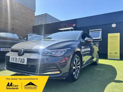 Usado VW Golf VIII Active 2021 Gris Utilitario
