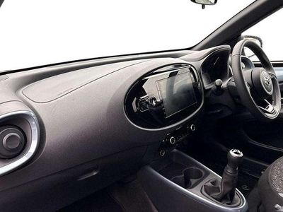 Used Toyota Aygo X 72 HP (52 kW) 2025 Grey SUV