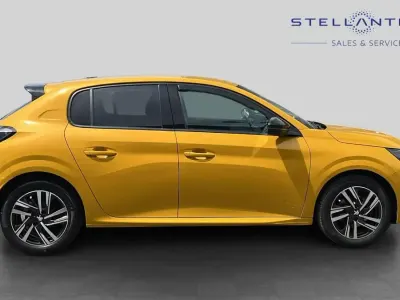 Used Peugeot 208 Allure Premium 99 HP (72 kW) 2022 Yellow Hatchback