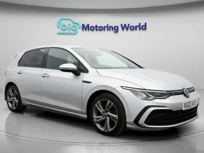 Second-hand VW Golf VIII R-line 148 CP (108 kW) 2022 Argintiu Hatchback