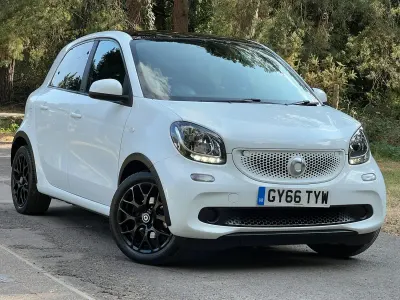 Used Smart ForFour 71 HP (52 kW) 2016 White Hatchback