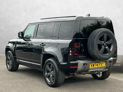 Usado Land Rover Defender HSE Dynamic 344 HP (253 kW) 2024 Preto SUV