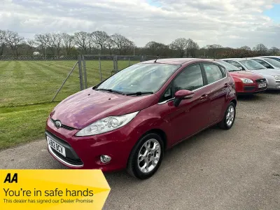 Used Ford Fiesta Zetec 82 HP (60 kW) 2012 Red Hatchback