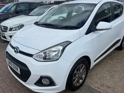 Used Hyundai i10 Premium 67 HP (49 kW) 2015 White Hatchback