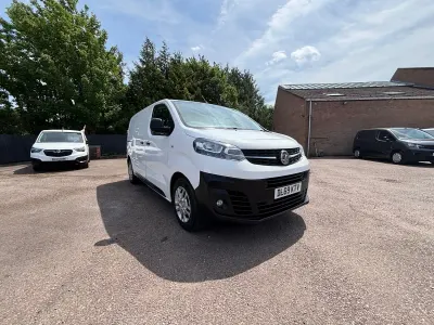 Used Vauxhall Vivaro 100 HP (73 kW) 2019 White MPV